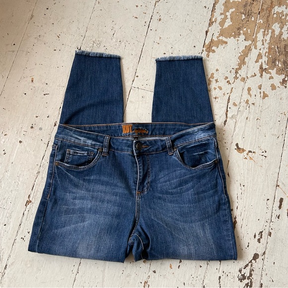 Kut from the Kloth Raw Hem Cropped Straight Leg Jeans - Picture 3 of 16
